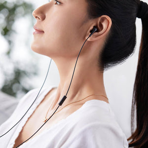 Amazon Basics USB-C Wired Earbuds with Microphone – In-Ear Headphones with Remote Control