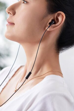 Amazon Basics USB-C Wired Earbuds with Microphone – In-Ear Headphones with Remote Control